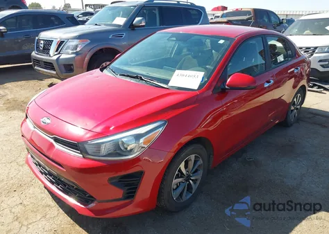 2021 Kia Rio S z USA, uszkodzony, nr VIN 3KPA24AD9ME387216